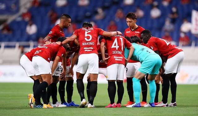 欧联关键时刻走向成谜；费耶诺德回应争议；球迷炸锅；纪律约束更严格